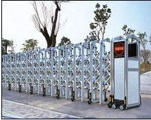 北京专业安装玻璃门、伸缩门与玻璃隔断，提供铁艺服务的一站式解决方案